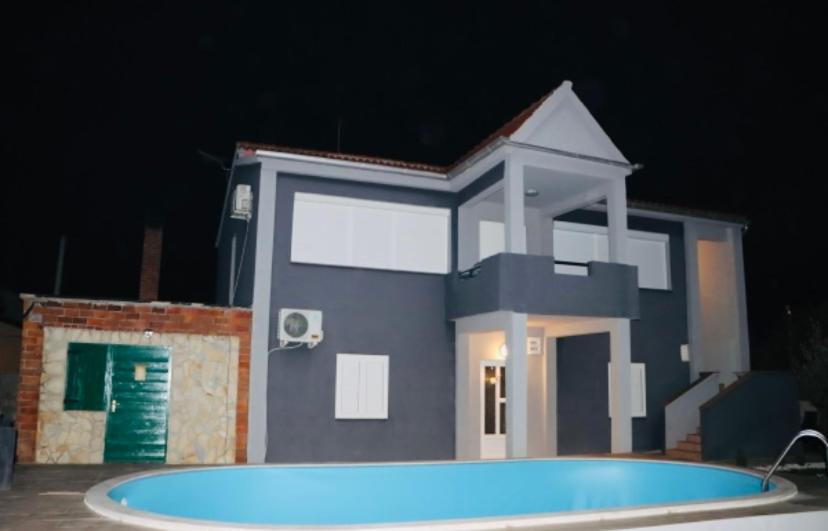 Iva Apartman Sa Bazenom Donji Zemunik Extérieur photo