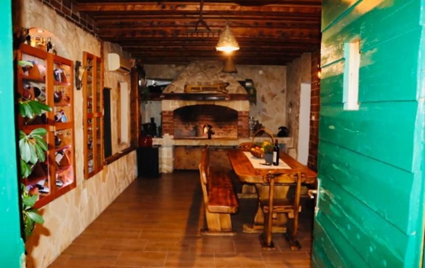 Iva Apartman Sa Bazenom Donji Zemunik Extérieur photo