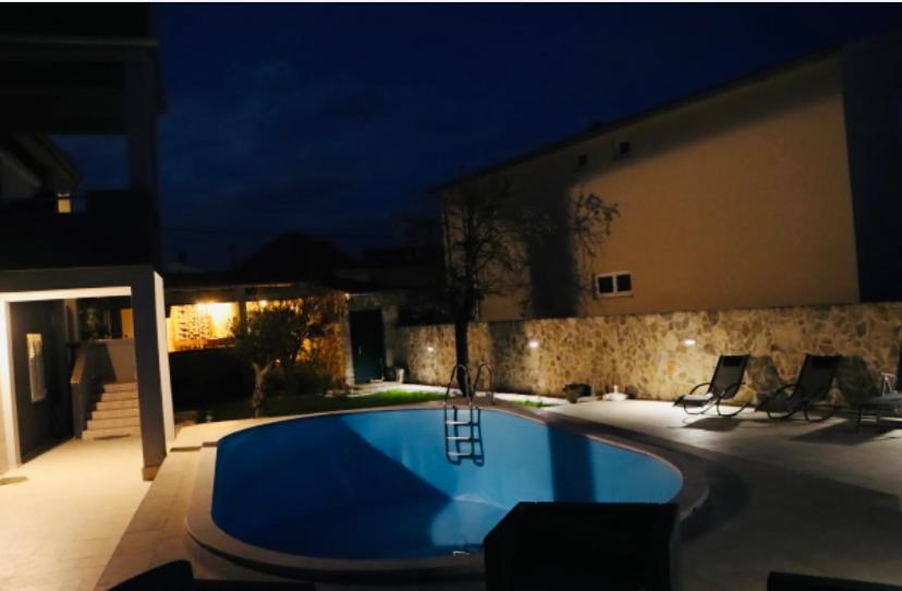 Iva Apartman Sa Bazenom Donji Zemunik Extérieur photo