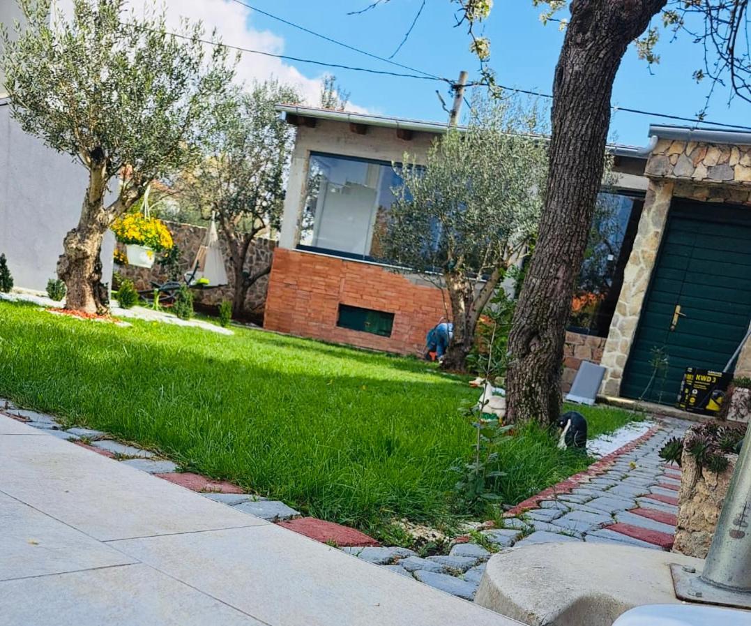 Iva Apartman Sa Bazenom Donji Zemunik Extérieur photo