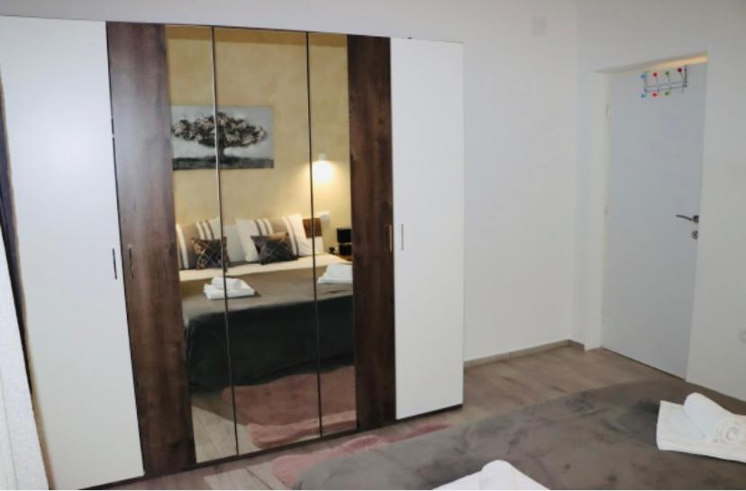 Iva Apartman Sa Bazenom Donji Zemunik Extérieur photo