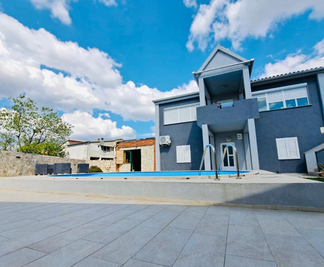 Iva Apartman Sa Bazenom Donji Zemunik Extérieur photo