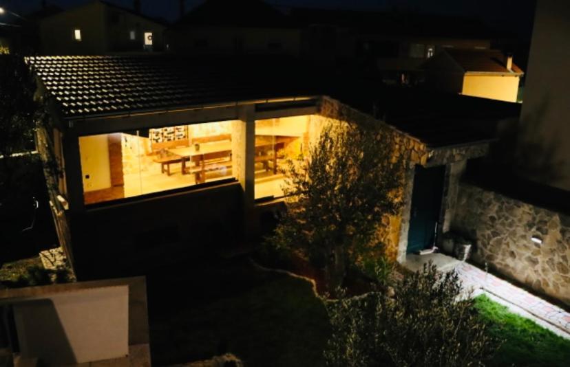 Iva Apartman Sa Bazenom Donji Zemunik Extérieur photo