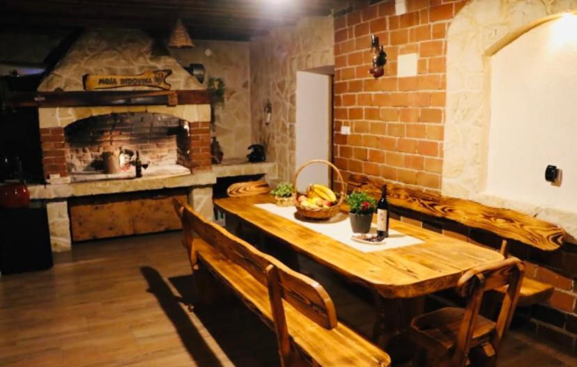 Iva Apartman Sa Bazenom Donji Zemunik Extérieur photo