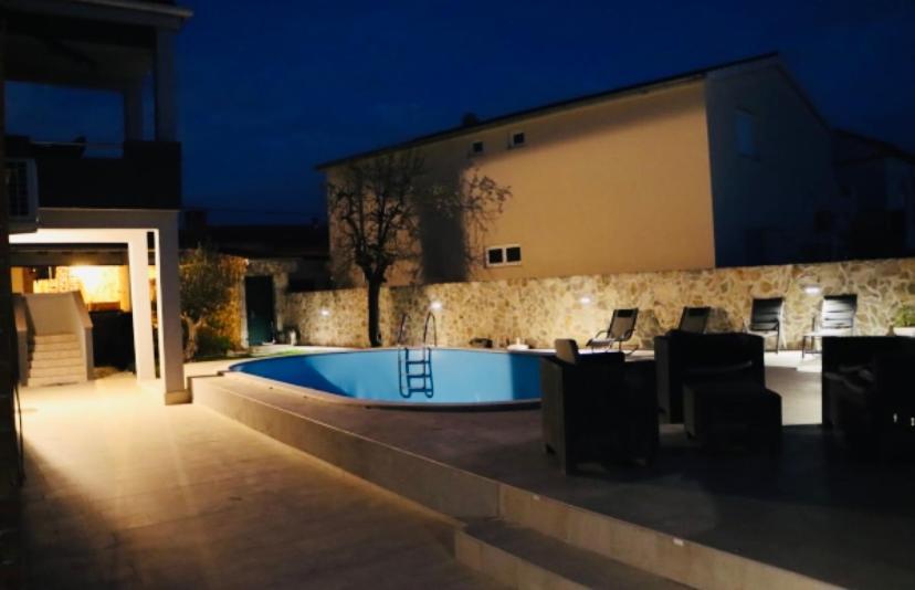 Iva Apartman Sa Bazenom Donji Zemunik Extérieur photo